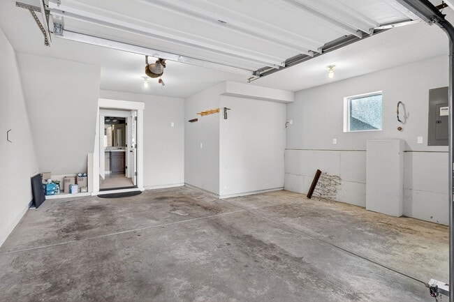 Building Photo - 100 NE Ivy St