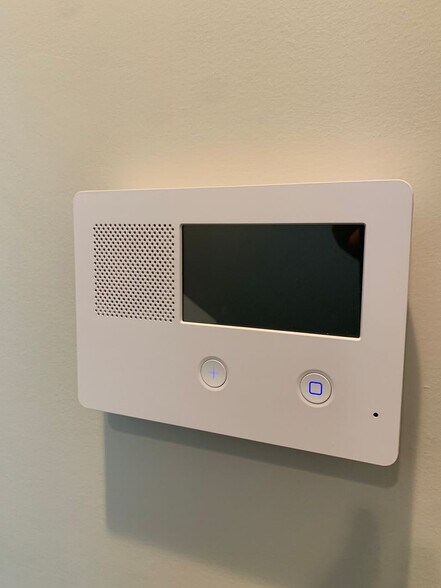 Building Photo - Pristine 3 Bedroom Unit at Eagle Ridge Tow...