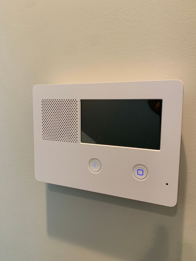 Building Photo - Pristine 3 Bedroom Unit at Eagle Ridge Tow...