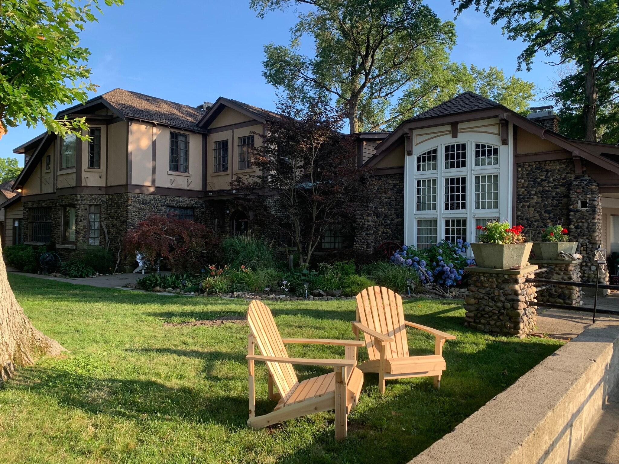 Building Photo - 450 Lake Shore Dr W