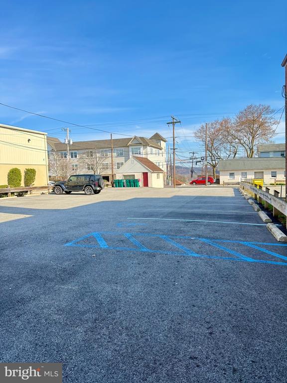 Building Photo - 815 Fayette St