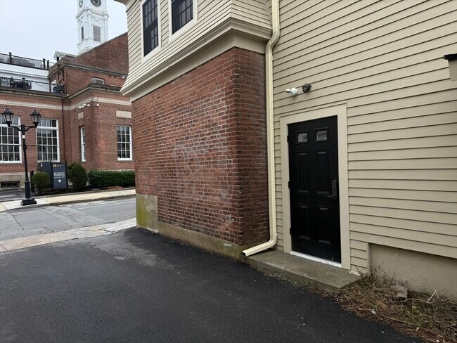 Building Photo - 10 Leyden St