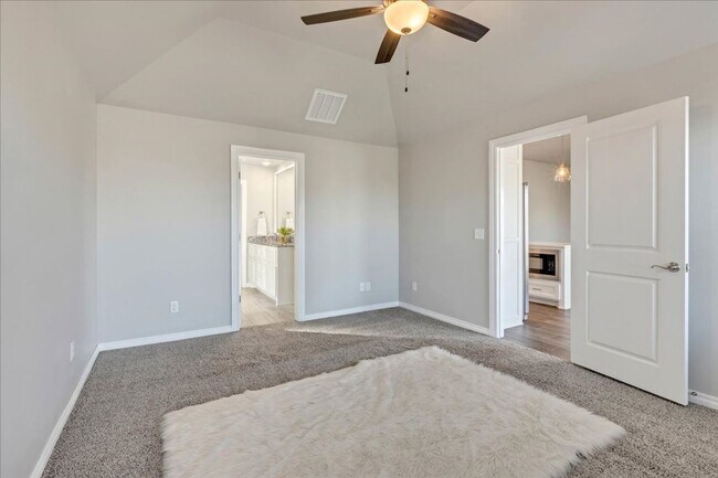 Building Photo - Nearly New Yukon Schools