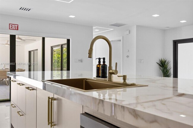 Building Photo - 1117 Adams St