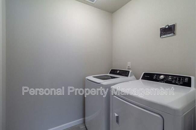 Building Photo - 5716 NE 58th Way