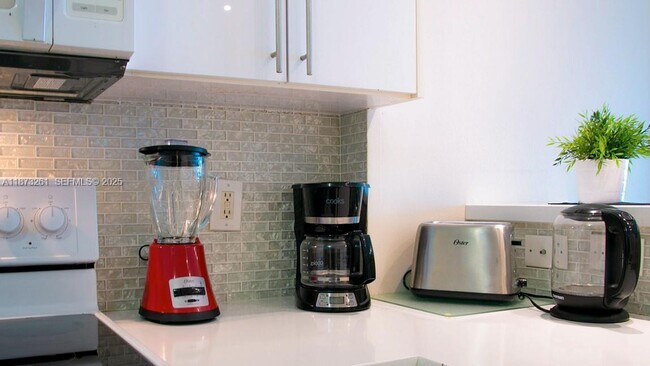 Building Photo - 18100 N Bay Rd