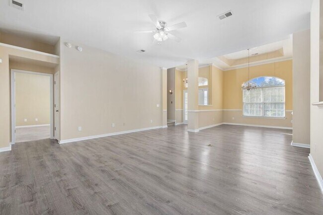 Building Photo - 414 Carriage Lake Dr