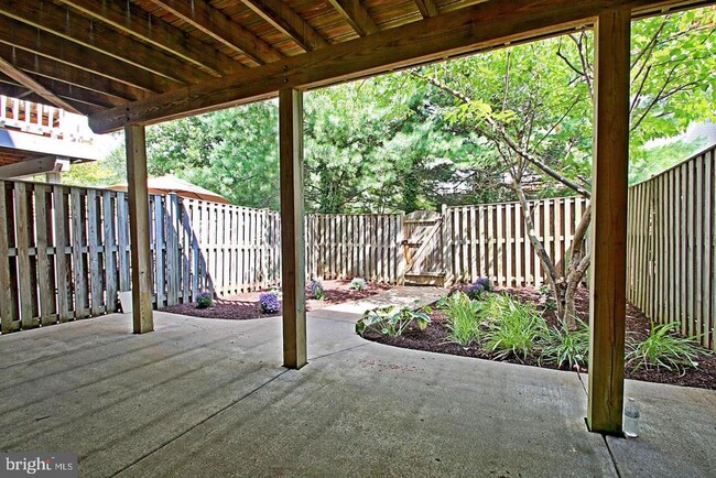 Building Photo - 20920 Stanmoor Terrace