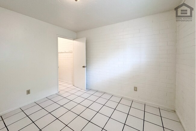 Building Photo - 1640 E Brill St