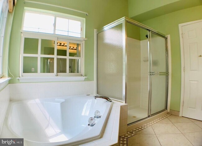 Building Photo - 21 Warwick Way