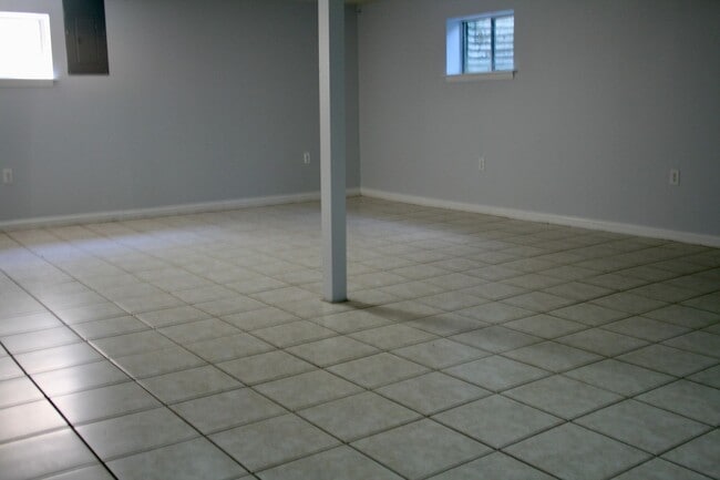 Building Photo - Lansdowne home with easy access to Nicholasville Rd  260602