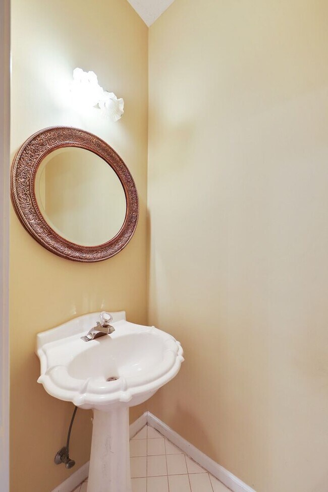 Building Photo - FOR LEASE: SINGLE-FAMILY HOME IN MJ!