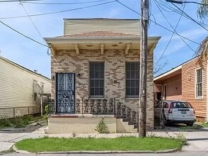 Building Photo - 1457 N Prieur St