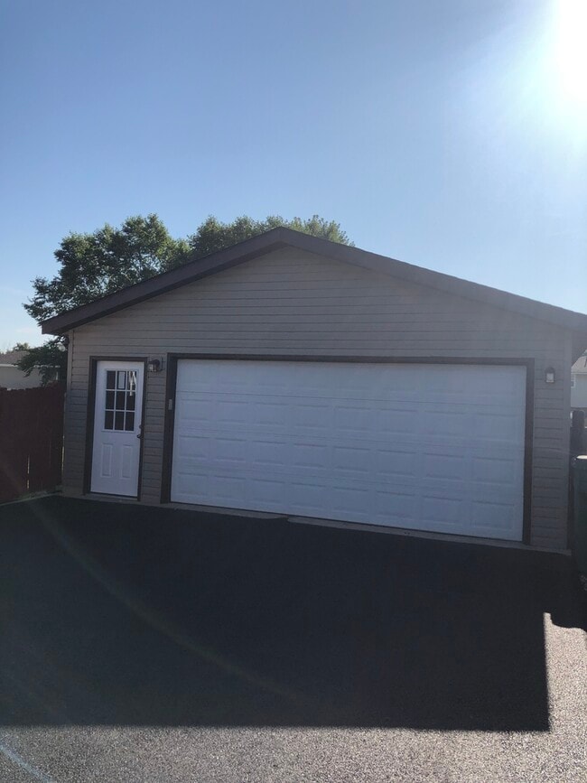 Building Photo - 2914 Frank Turk Dr