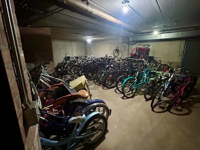 Building Photo - 1301 N Western Ave