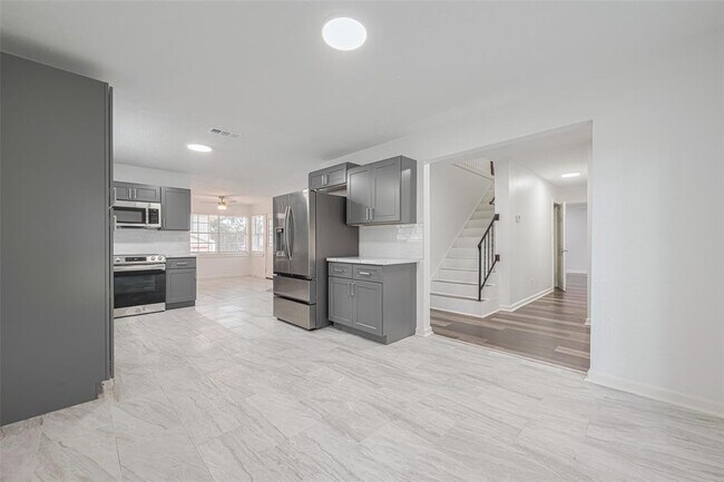 Building Photo - 5303 Lookout Mountain Dr