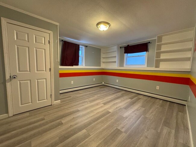 Building Photo - 240 Leda Ave