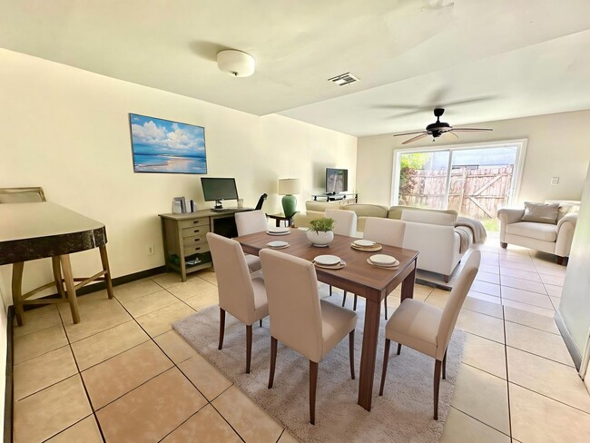 Building Photo - Effortless & comfortable 2Beds/1.5Bath con...