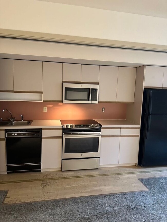 Building Photo - Adorable One Bedroom Seattle Condo in Unbeatable Location - Walk to Pike Place Market!