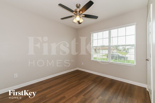 Building Photo - 2820 NW 21st Ave