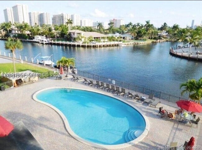 Building Photo - 301 Golden Isles Dr