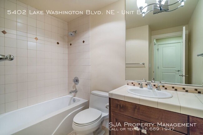 Building Photo - Downtown Kirkland Condo!