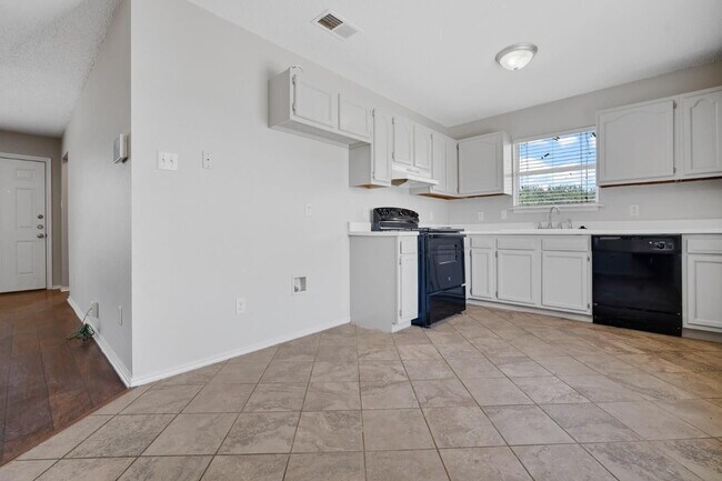 Building Photo - South Lubbock living at its finest!