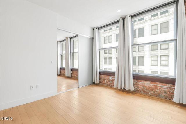 Building Photo - 460 S Spring St