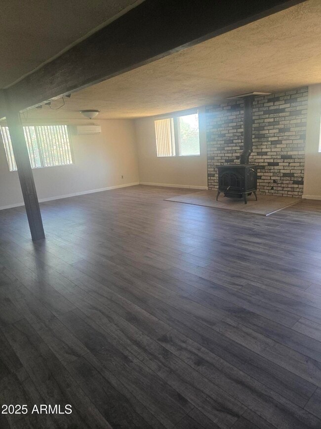 Building Photo - 2000 E Santa Maria Dr