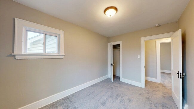 Building Photo - Edgewater Neighborhood - 3 bedroom - 2 Bat...