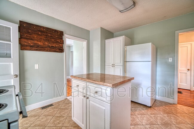 Building Photo - 534 Lucerne Dr