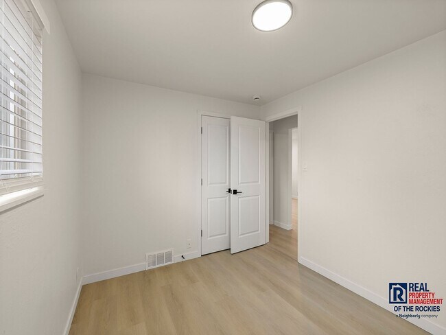 Building Photo - Beautifully Remodeled 2-Bed, 1-Bath Duplex...
