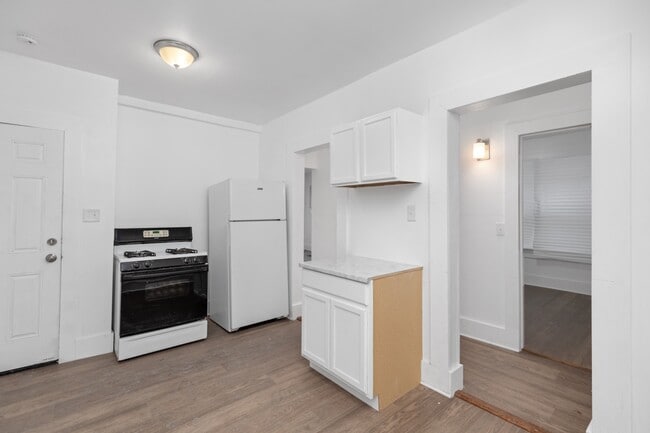 Building Photo - 3008 Cortland St