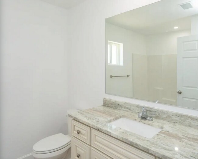 Building Photo - 4 br, 3 bath House - 1001 W Pine Lodge