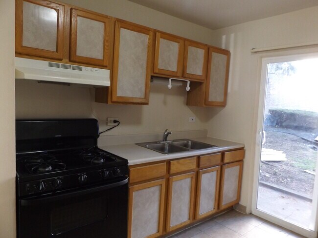 Building Photo - 710 W Huntington Commons Rd