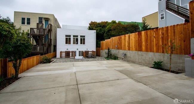 Building Photo - 2825 Golden Gate Ave