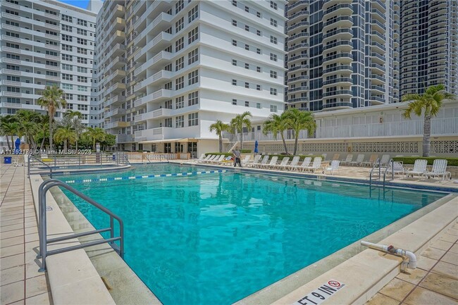 Building Photo - 4747 Collins Ave
