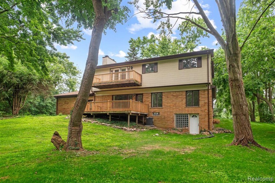 Building Photo - 4866 Walnut Lake Rd