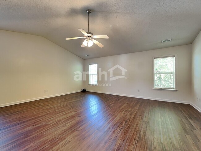 Building Photo - 134 Kimeo Way