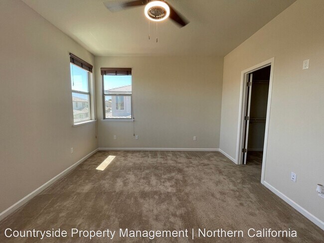 Building Photo - 4 br, 2.5 bath House - 3212 Vintage Drive