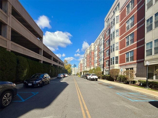 Building Photo - 300 Mamaroneck Ave