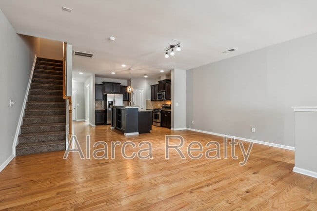 Building Photo - 8285 Viewpoint Lane