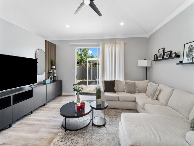 Building Photo - 14815 SW 28 Ln