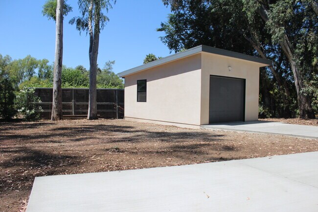 Building Photo - 1220 Rancho Dr