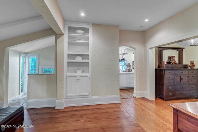 Building Photo - 68 Saragossa St