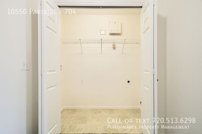 Building Photo - 10550 Paris St