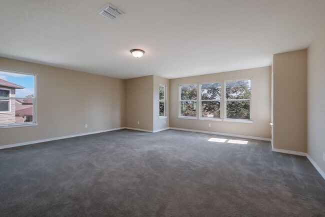 Building Photo - APPLICATION RECEIVED        4 Bedroom 2.5 Bath Ready for Move-in