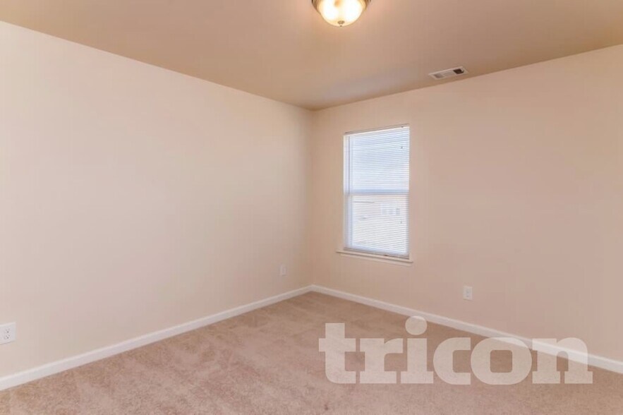 Building Photo - 1040 Merrick Rd