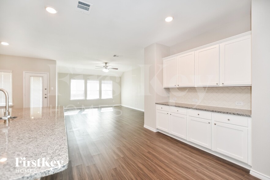 Building Photo - 808 Fredericktown Rd