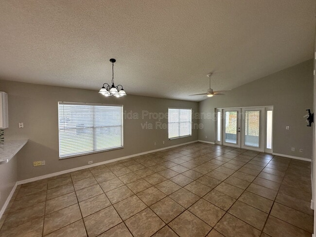 Building Photo - 13701 Meadowpark Ave
